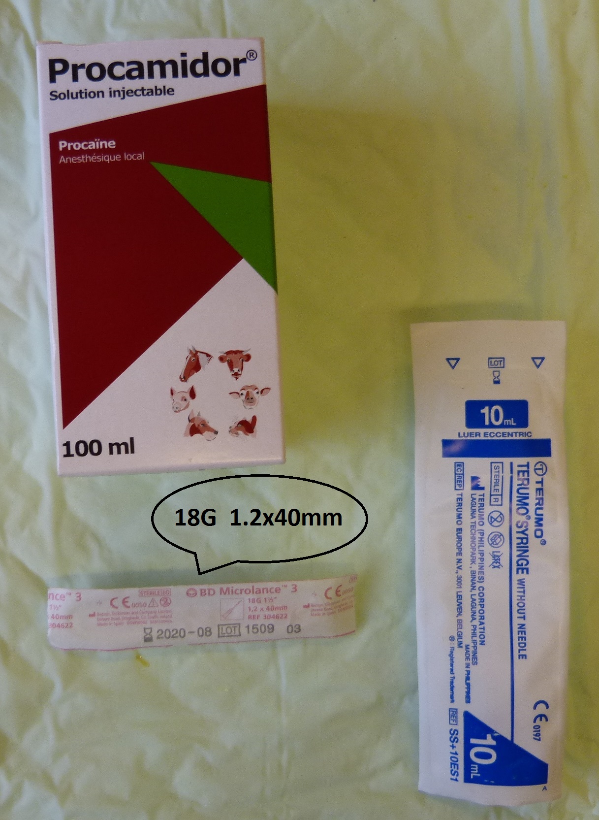 Figure 4 : Matériel utilisé pour les anesthésies lors de castrations, d’écornage et d’anesthésie du nerf infra orbitaire – Mathilde Tritschler